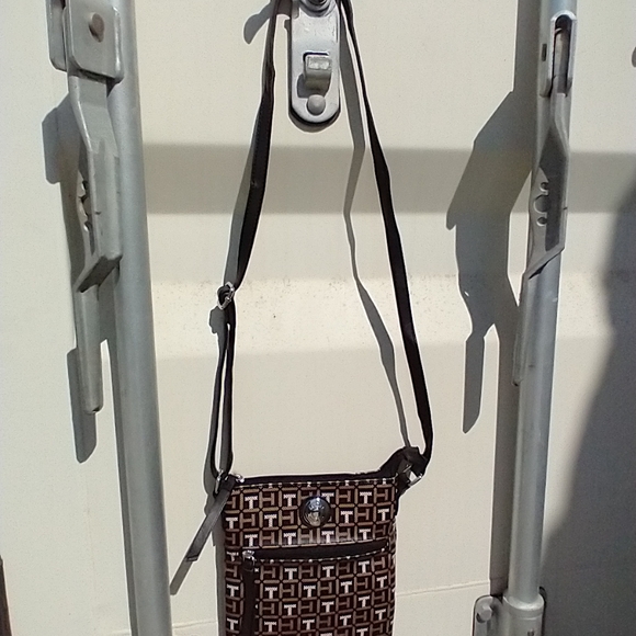 Tommy Hilfiger Monogram Crossbody Purse*Like New* - Picture 6 of 12